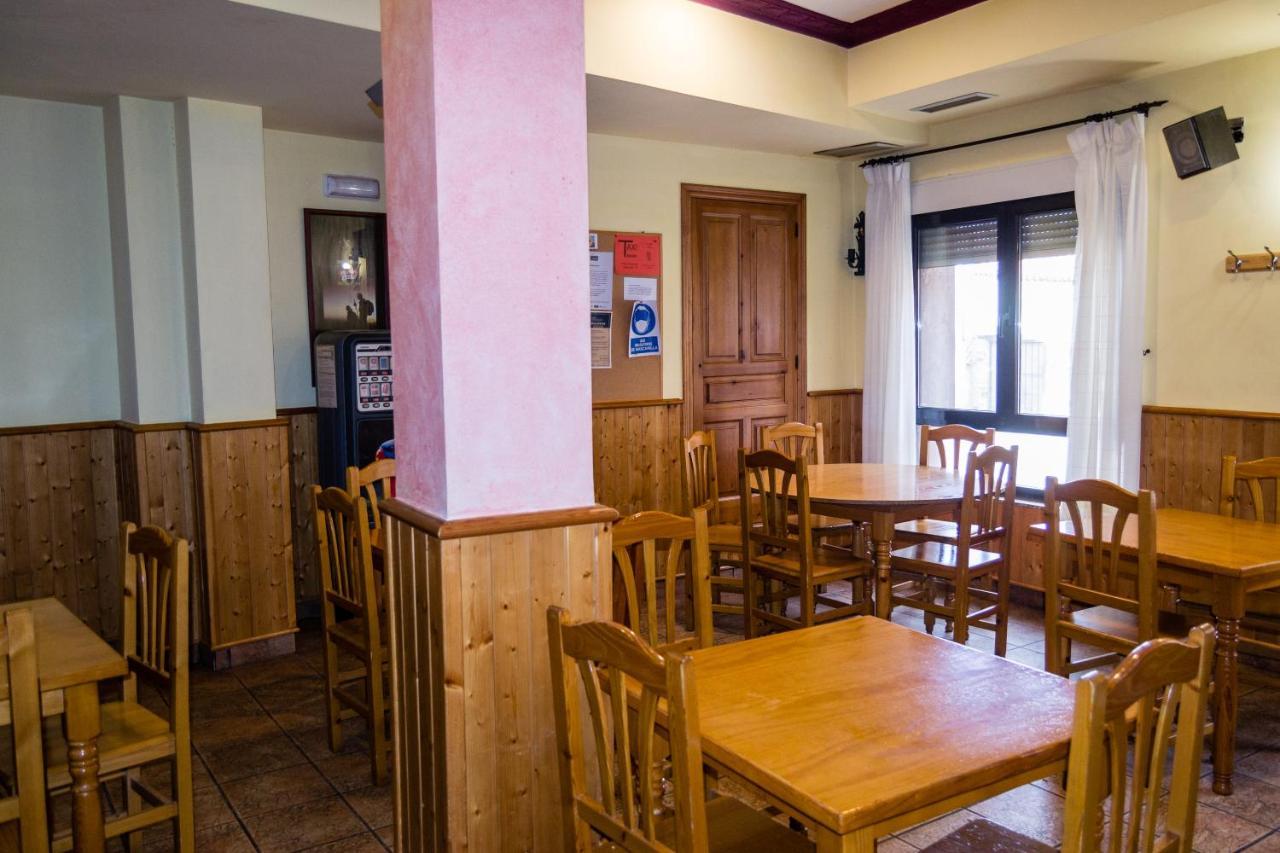 El Roble Hotel Restaurante Tabara Kültér fotó